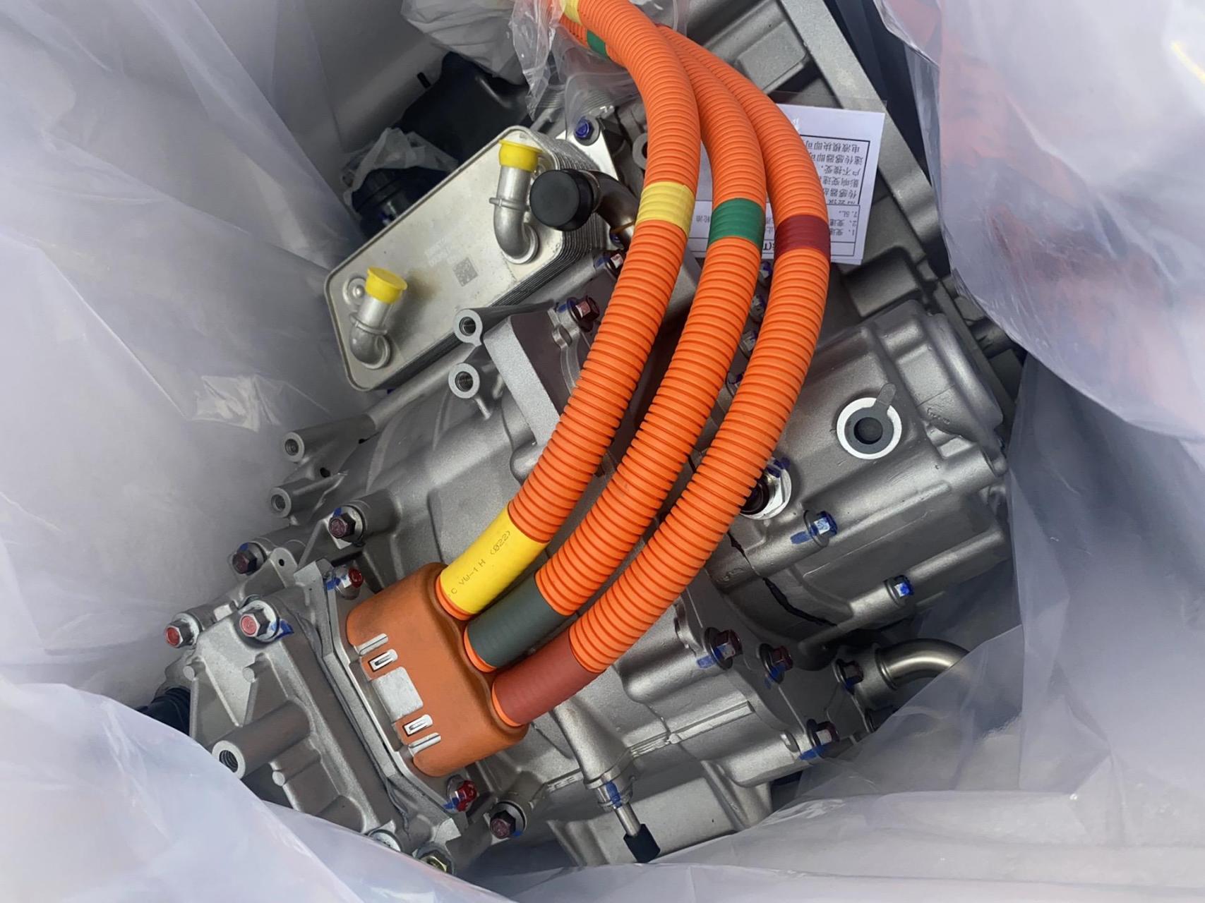 全新原厂在制造比亚迪唐油电混合变速箱总成.