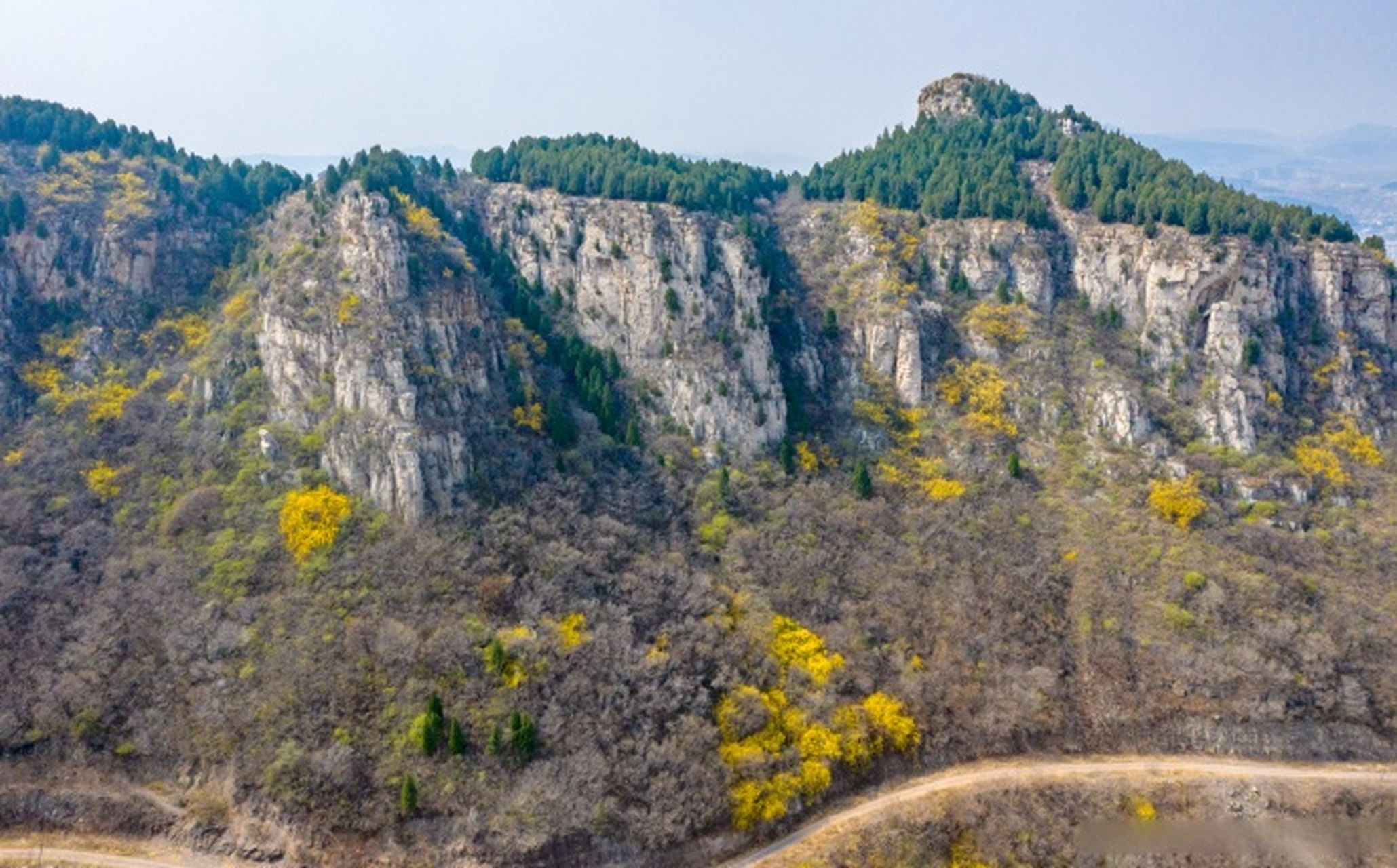 最in山东打卡地# 太甲山,位于风景如画的济南仲宫卧虎山水库东南,它