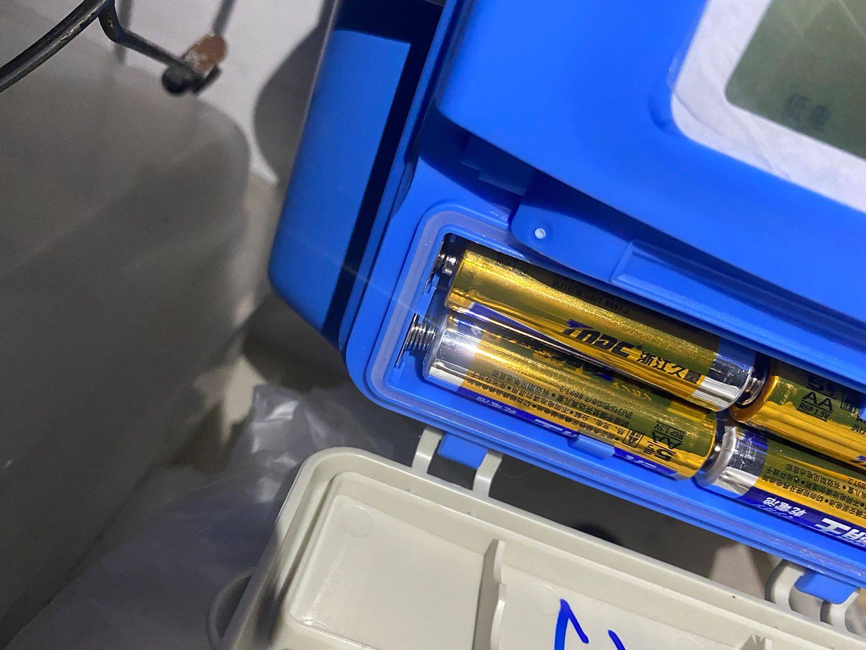 天然气卡怎么插 救命,煤气灶打开卡卡卡响,换了煤气灶的电池,天然气的