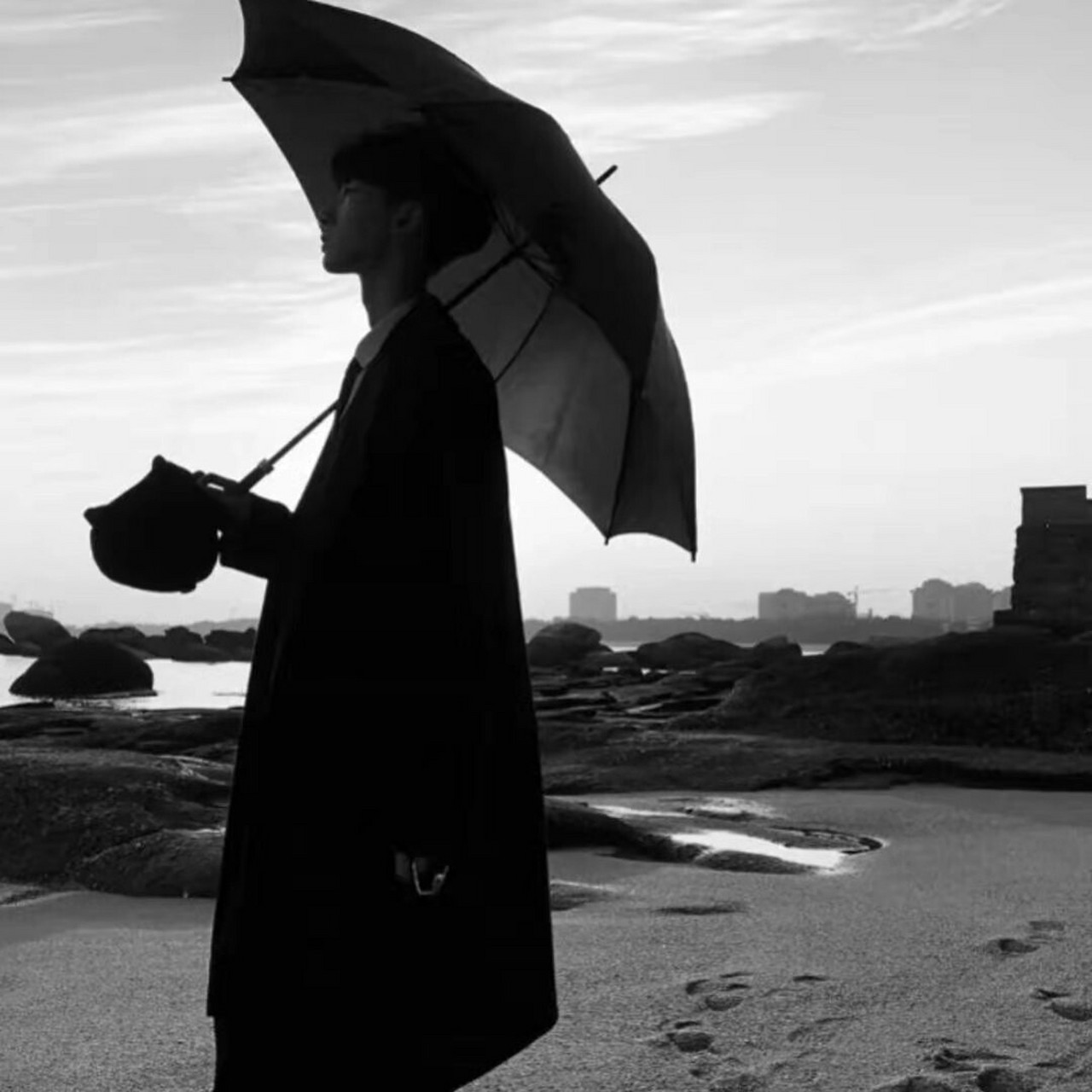 撑伞系列男生头像 好不容易翻到,这种你们要是喜欢,我再努力努力