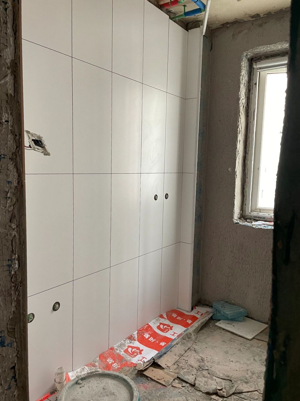 day 31 瓷砖竖着贴,真香 卫生间墙砖是30*60,地砖30*30 如果按照传统