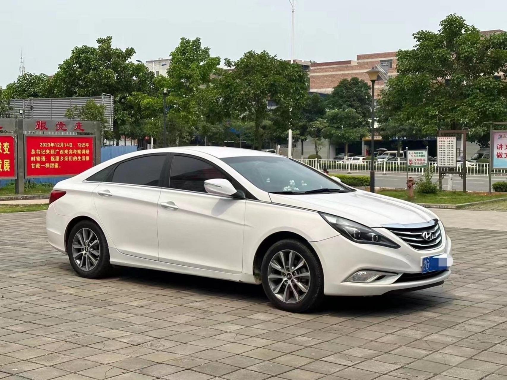 现代索八最美白色.2.0黄金排量版