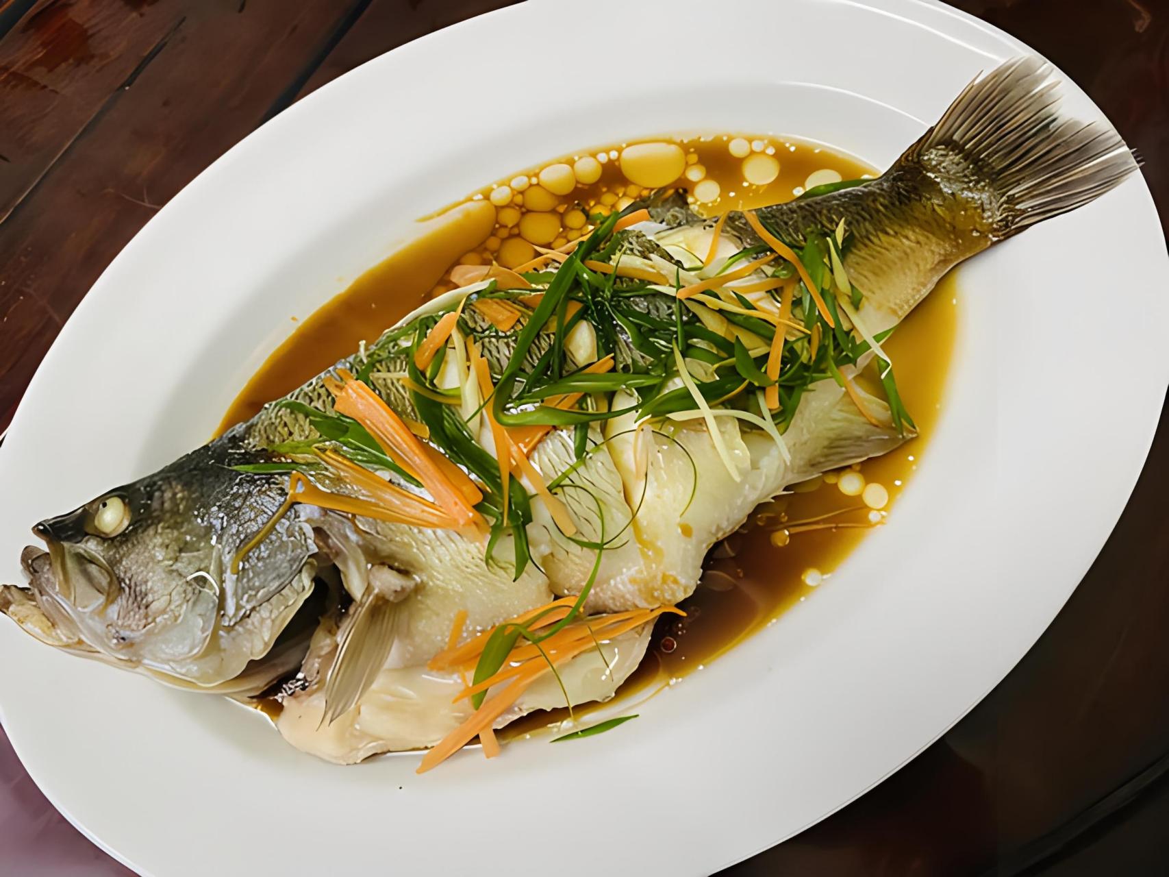 口感:鲈鱼蒸熟后,肉质鲜嫩,入口即化,清淡可口👄. 搭配:可搭配姜