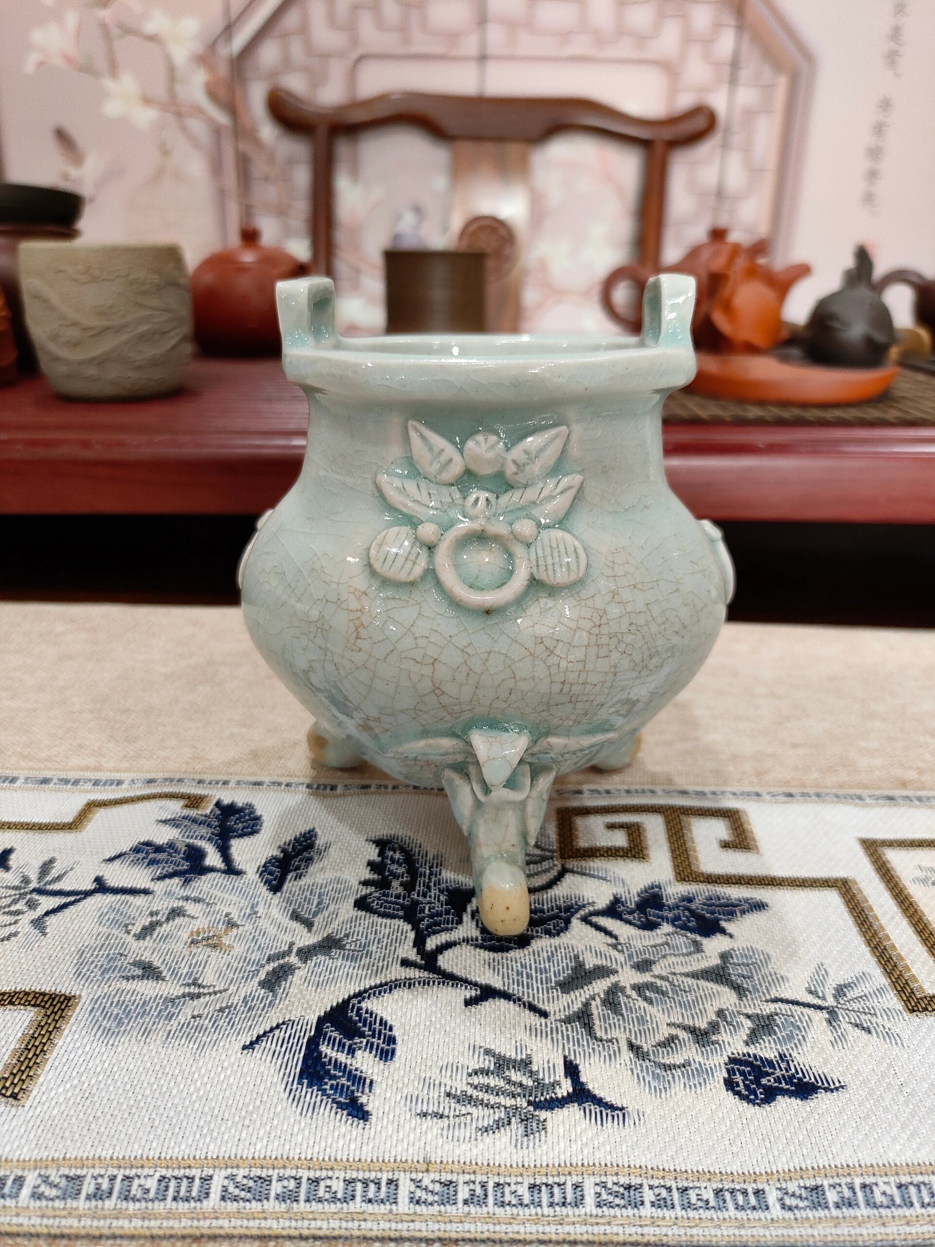 湖田窑香炉 元代 湖田窑影青双耳香炉  鼎式炉 炉的造型始于汉代,流行
