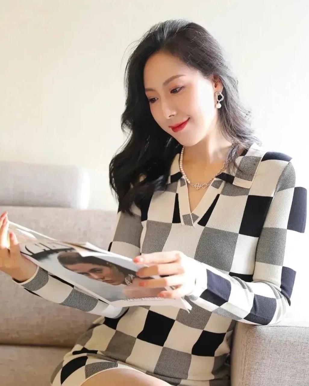 瞧瞧标准程序员打扮,折射出了您的专业度,格子衫在您的身上都穿出了