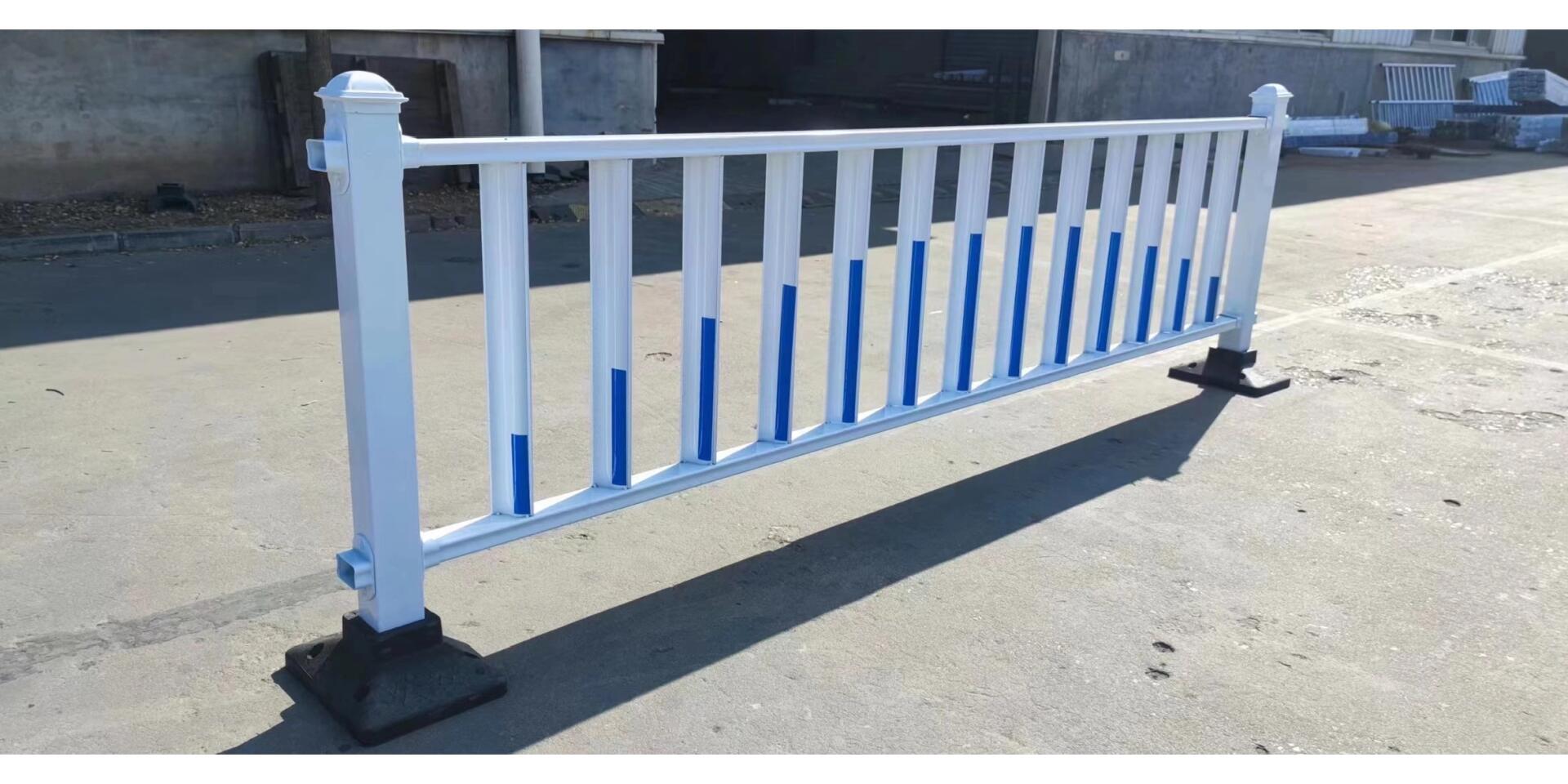 道路护栏市政锌钢围栏城市交通防撞隔离栏杆