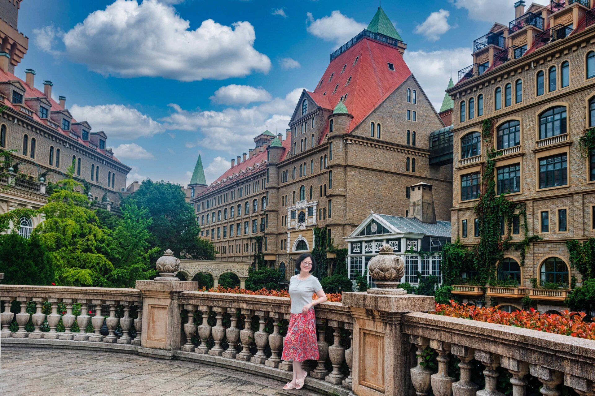 杭州富阳游记～走进爱丽芬城堡 爱丽芬城堡背山隐世,坐落于杭州市富阳