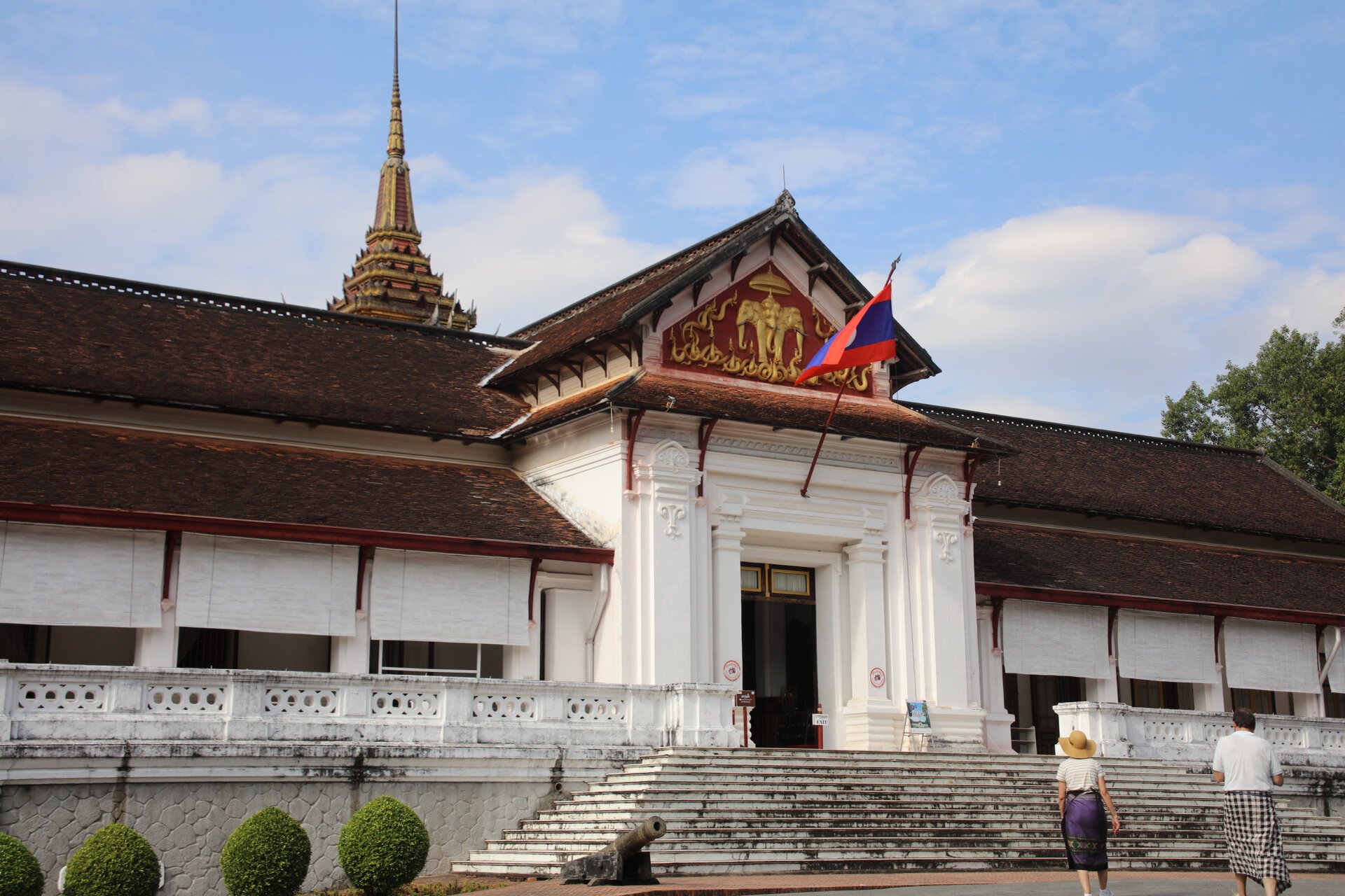 老挝琅勃拉邦皇宫博物馆 老挝琅勃拉邦皇宫博物馆,因博物馆里不能拍照