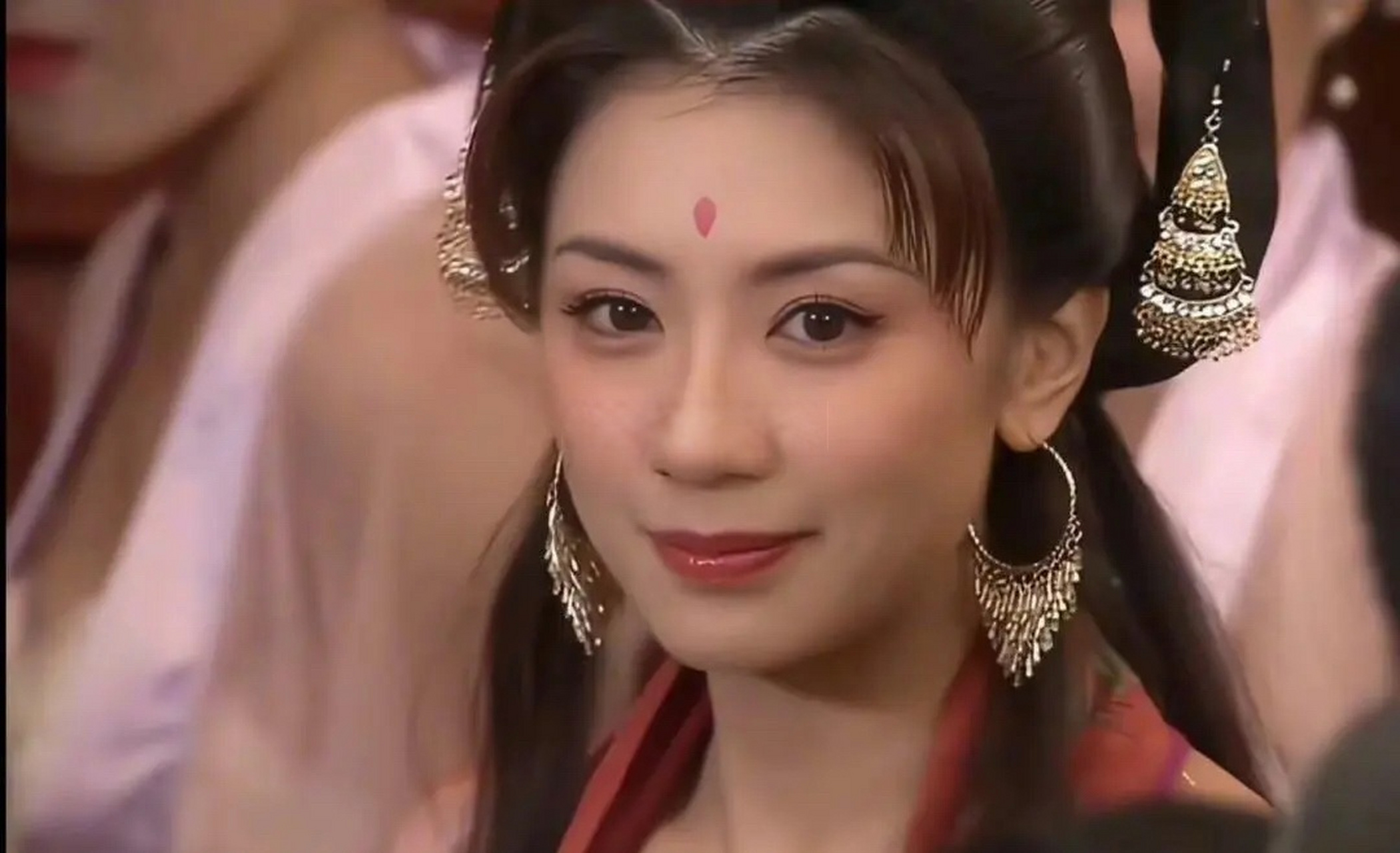 年轻时的贾静雯如果放到现在的浪姐,颜值应该可以排前几名吧!