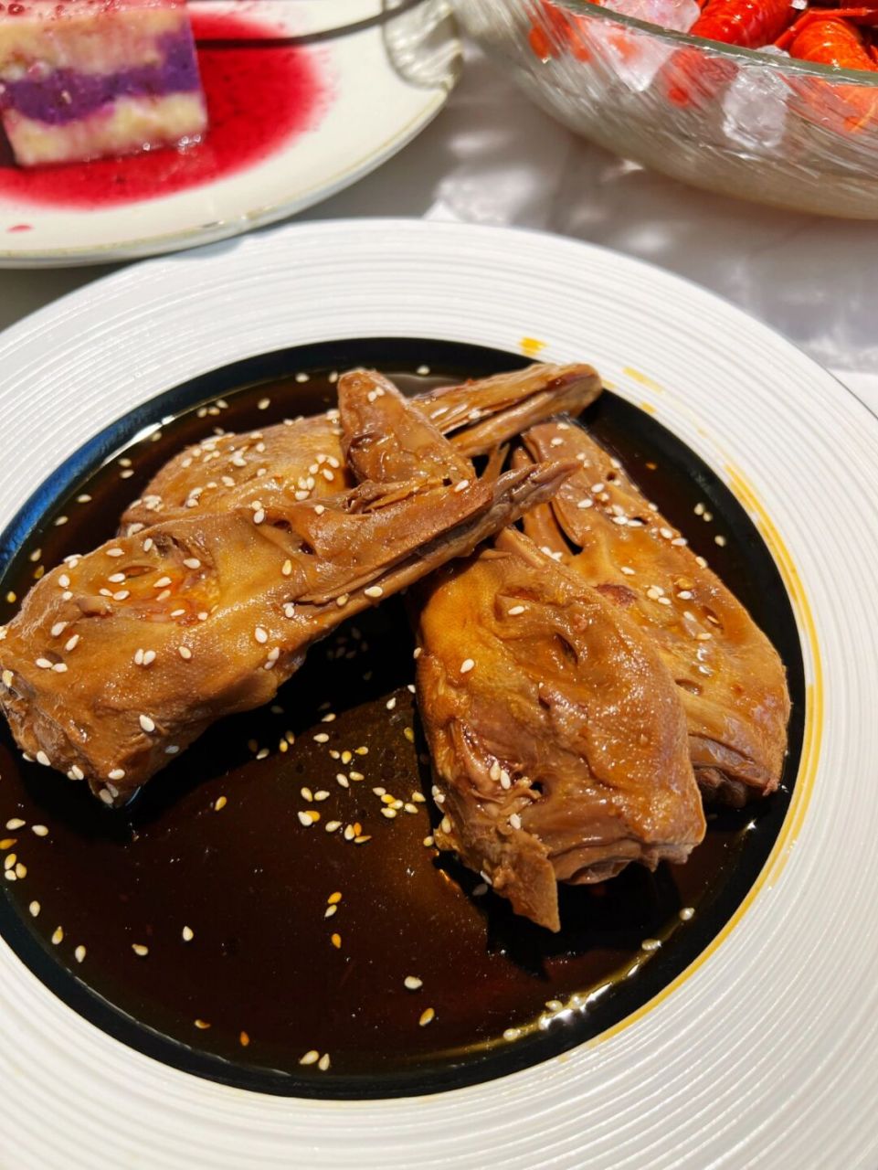 每次聚餐都不知道吃啥,幸好有马头巷,他们家的龙虾连壳都很好吃~ 红油