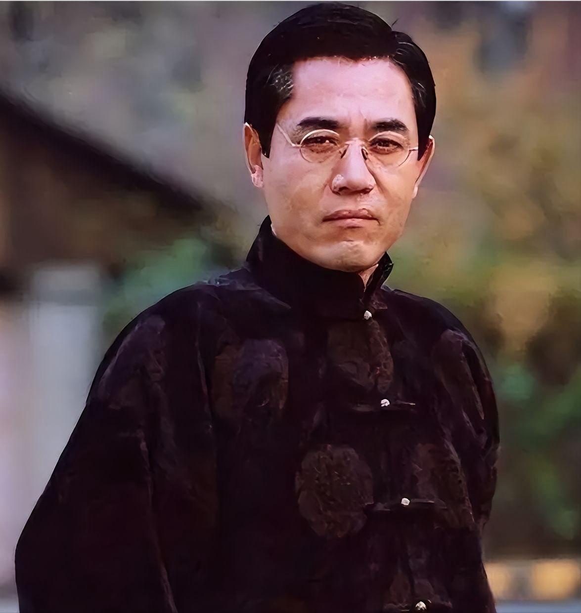 主持人曾问陈宝国你拍戏那么赚钱能不能借我点钱花