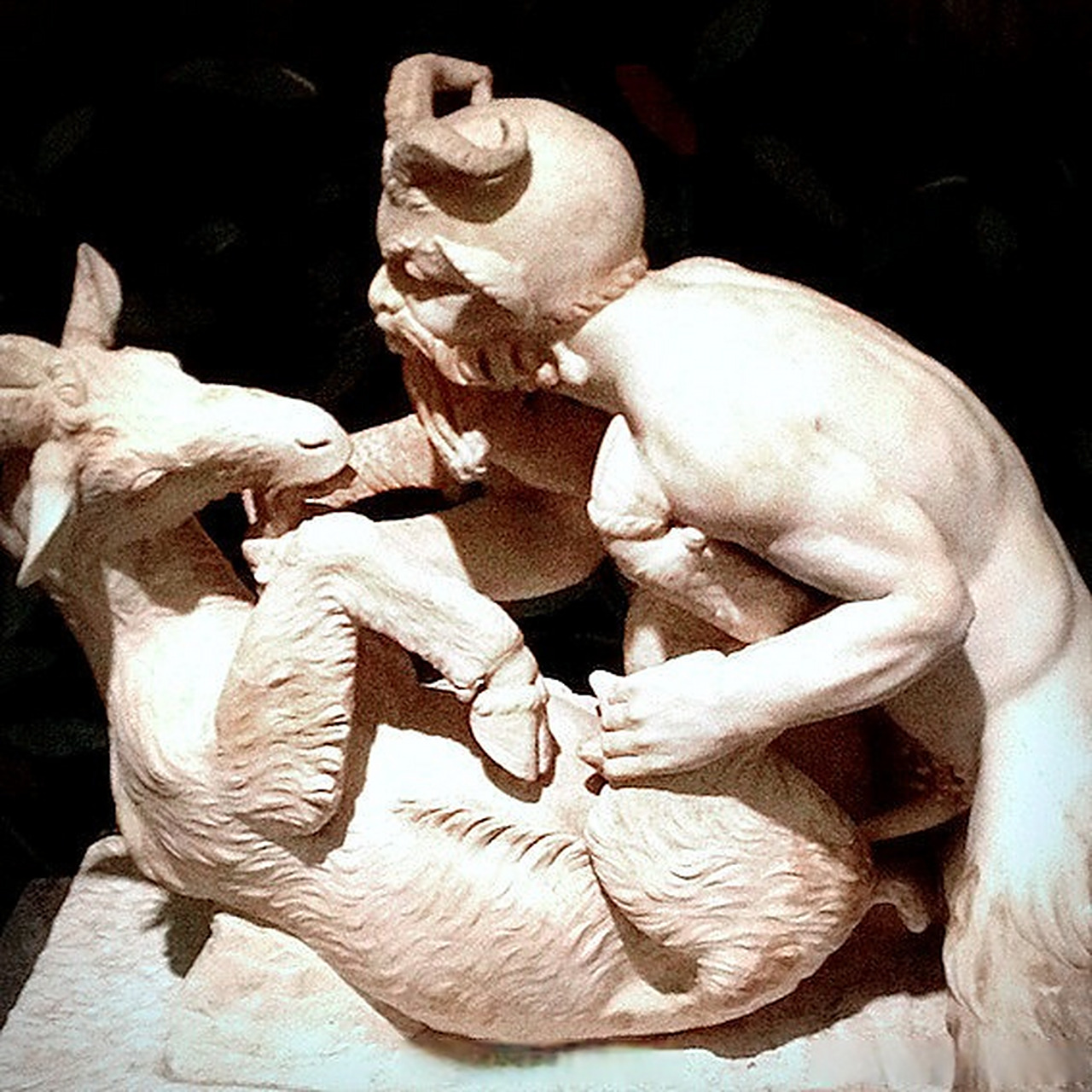 如潘神  潘神是古希腊众神中的一位半人半羊的神明,作为牧神,掌管着