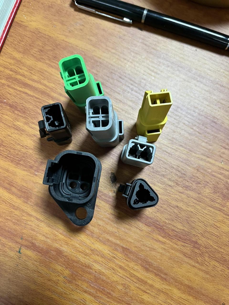 汽车线束端子连接器接插件