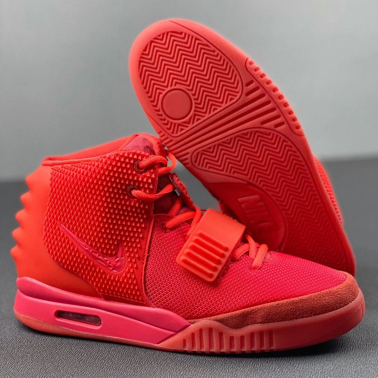 每个男人都渴望拥有的一双天价球鞋 ▼ air yeezy 2 "red october"