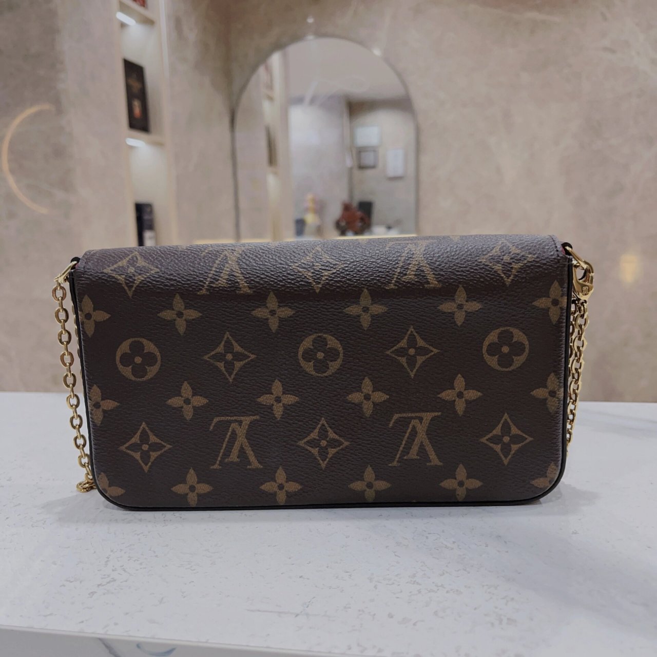 lv路易威登 三合一 经典链条包 尺寸:21*12*3cm 成色如图 无掉针 公价