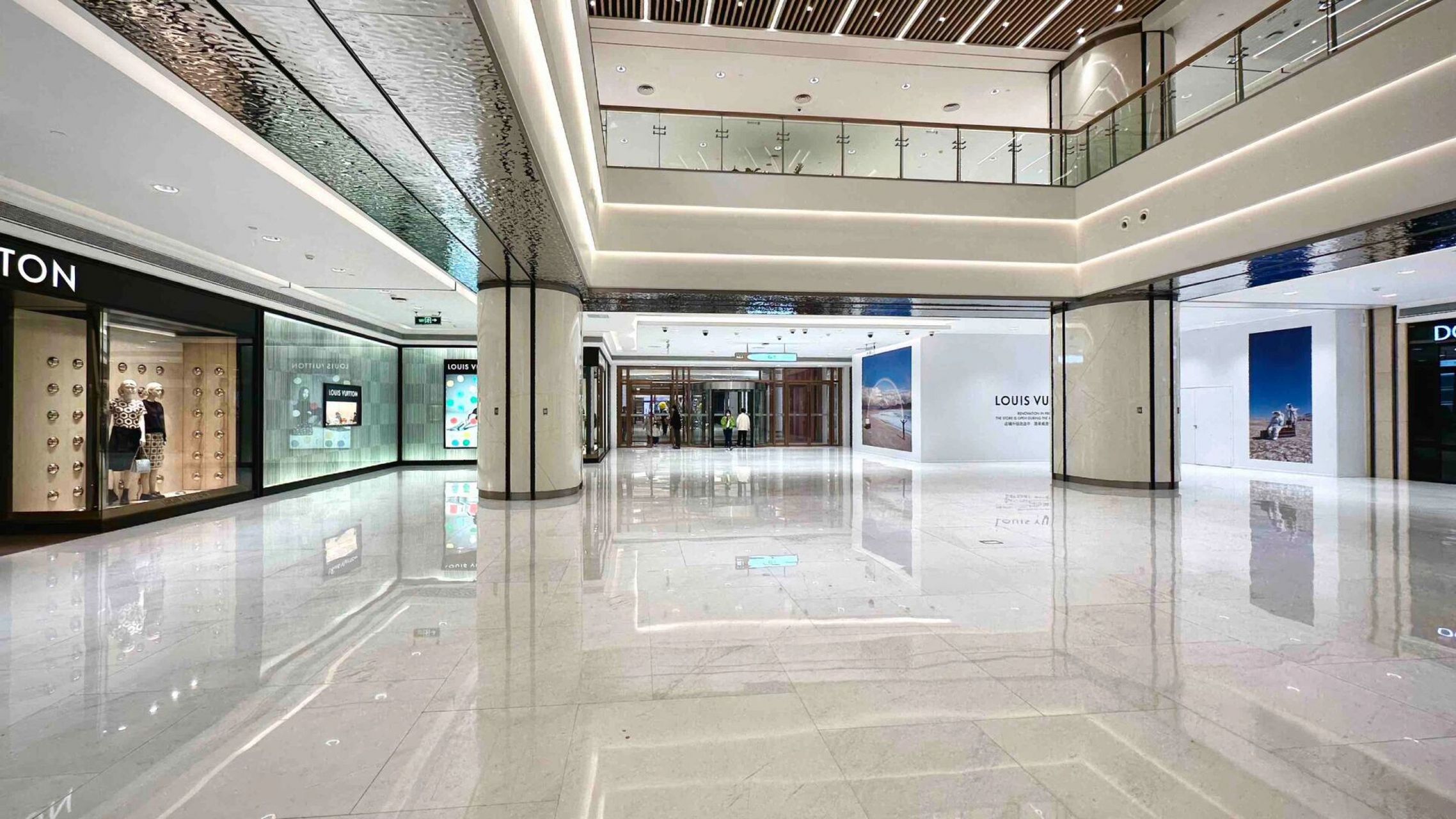 武汉也有航海风的lv围挡啦97 武商32303131·国广31区1