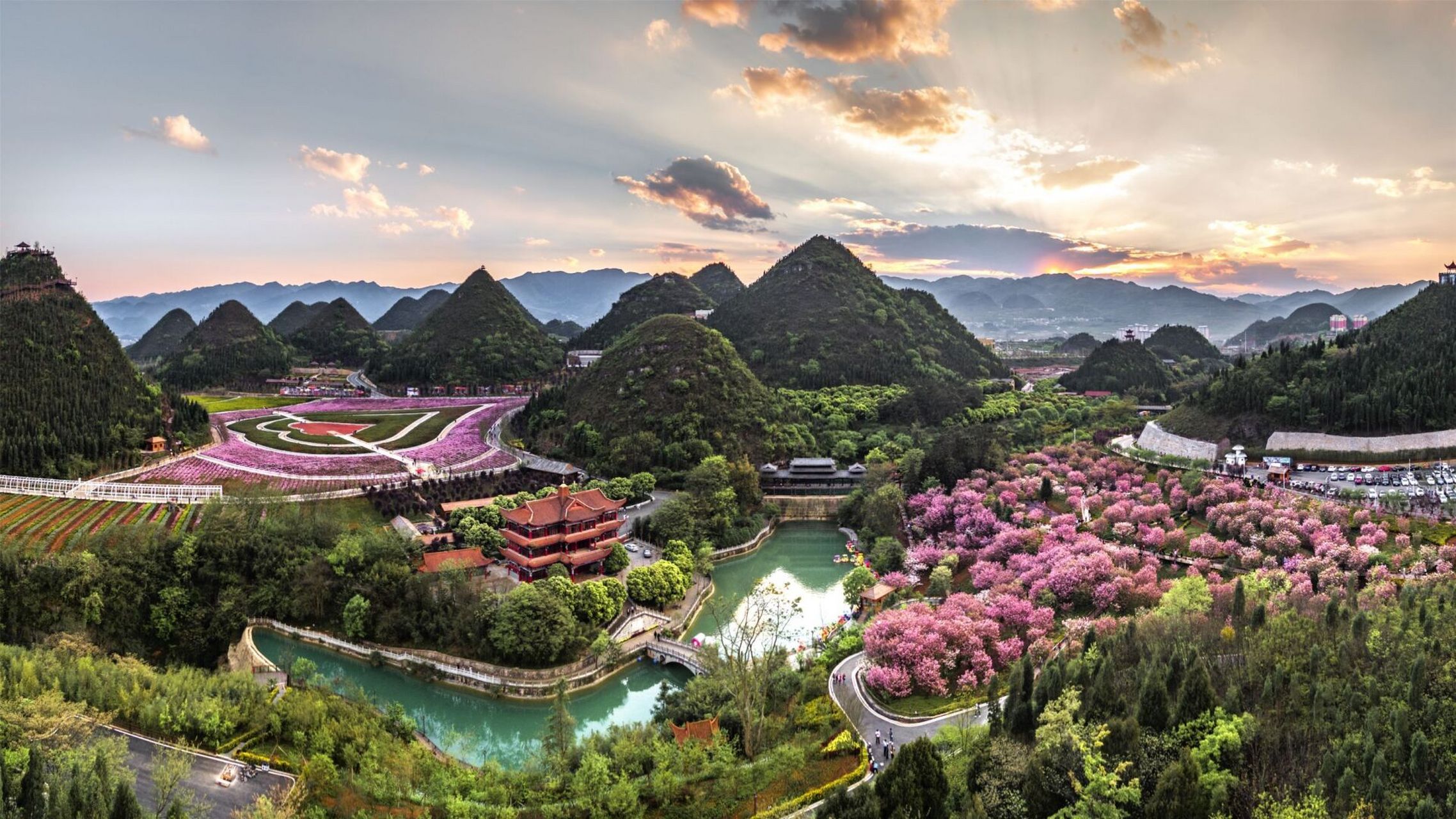 百花兴义醇景区 贵州醇景区,,原属贵州醇酒厂建设的全国工业旅游示范