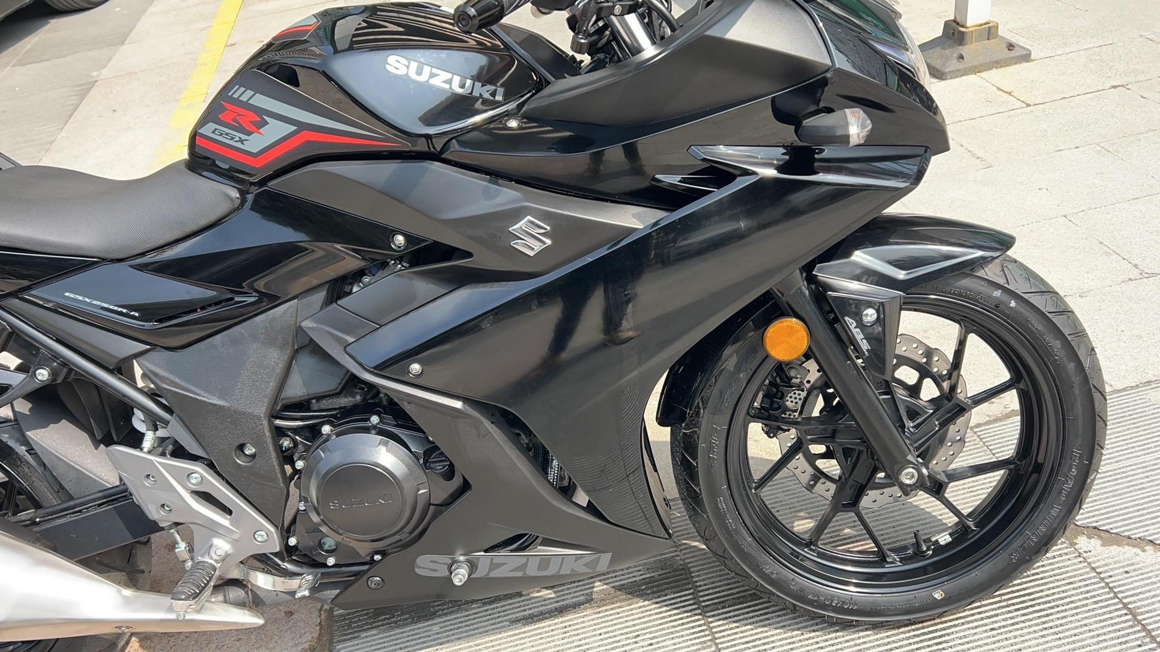 2023年准新 黑武士铃木gsx250 纯个人一手车  仅仅行驶300公里 非常新