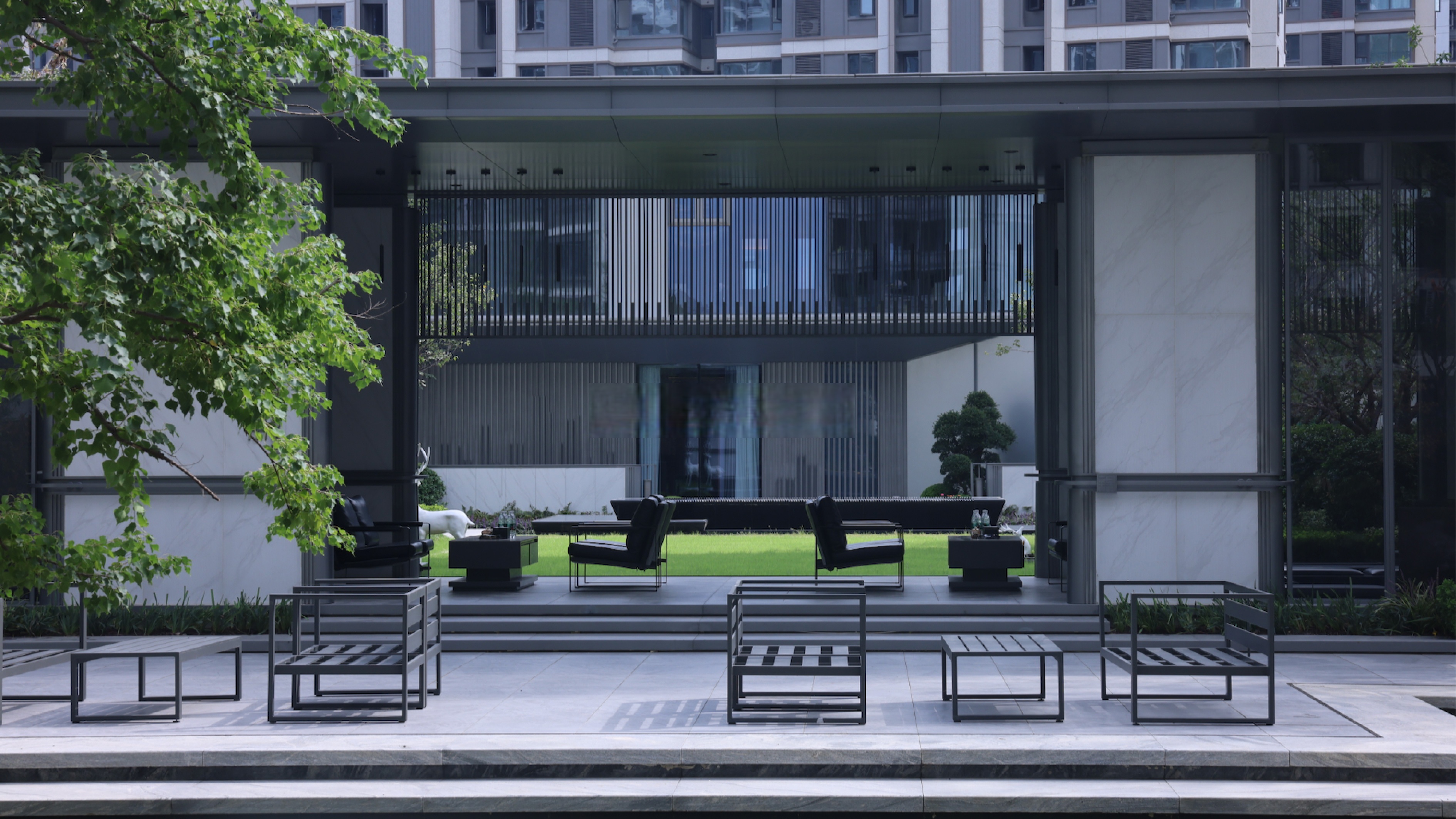 对于当下的购房者而言,也许真的要等到实景绽放的