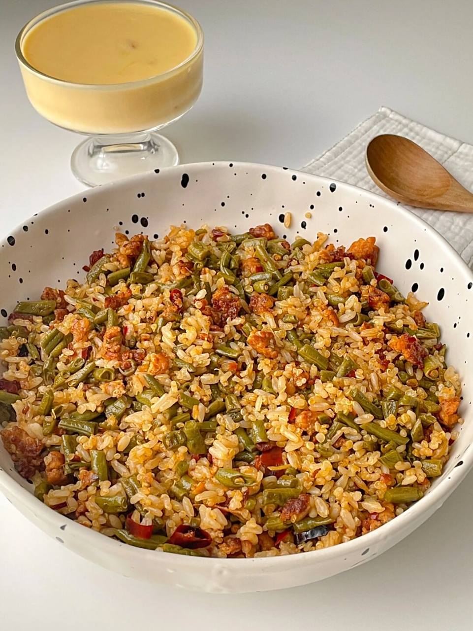 酸爽开胃02简单快手 | 酸豇豆肉末炒饭 虽说夏季总会食欲不振,但