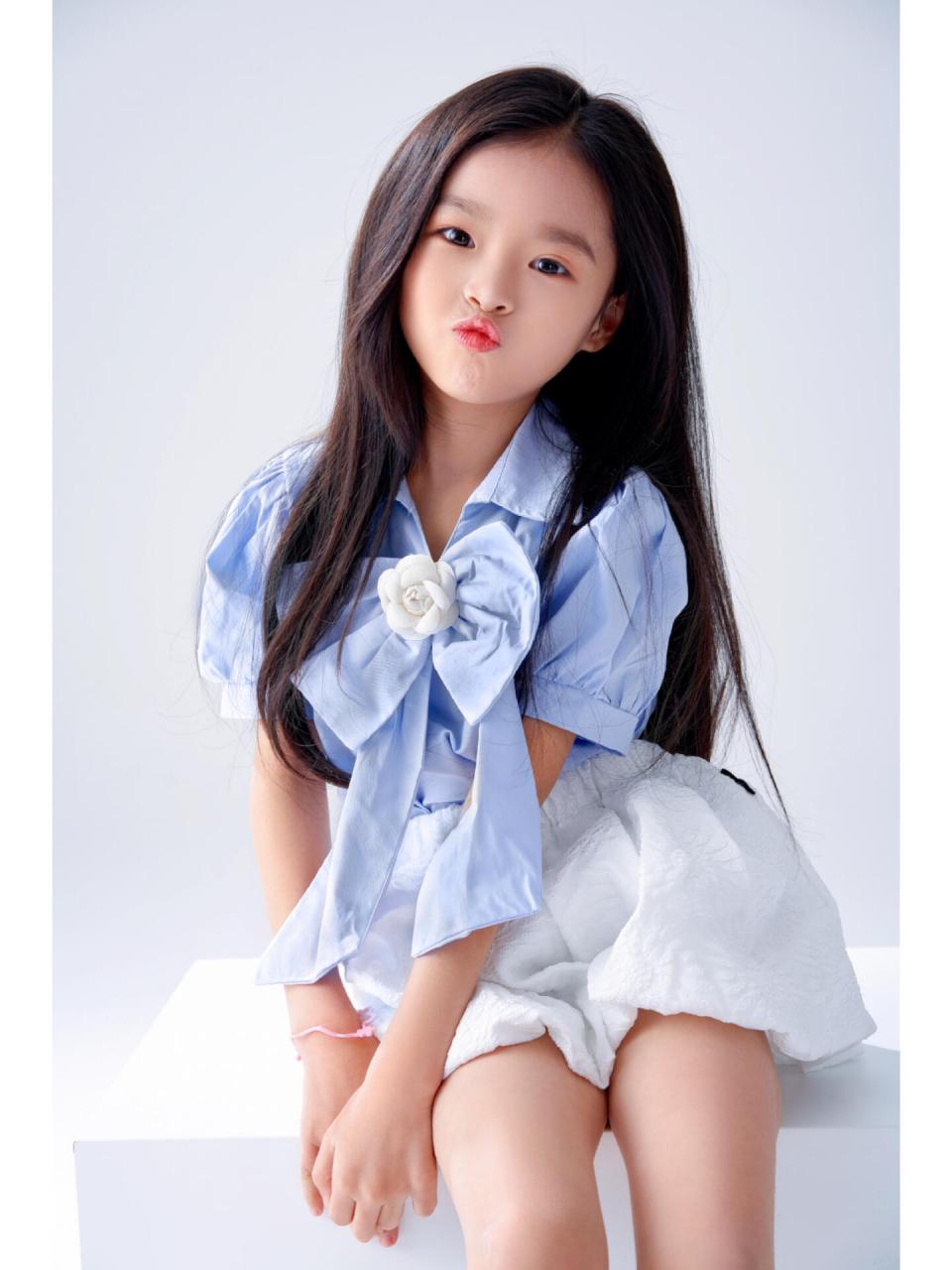 蓝眼睛的小女孩出片啦～ 从小拍到大的小女孩儿 时隔两年我们再次为