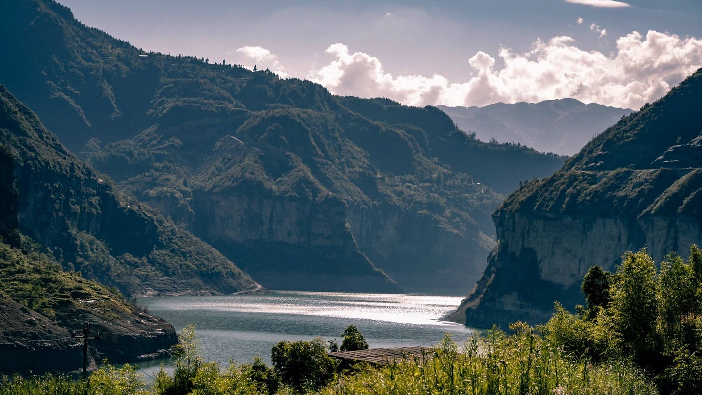 重庆主城两小时,直达金山湖,尽享湖光山色.