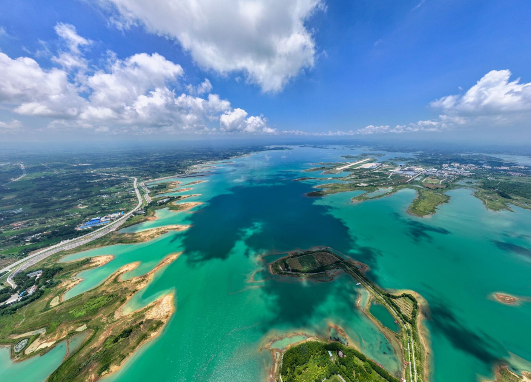 不是马尔代夫,这里是湖北 500米高空俯瞰荆门漳河风景区,是不是很有