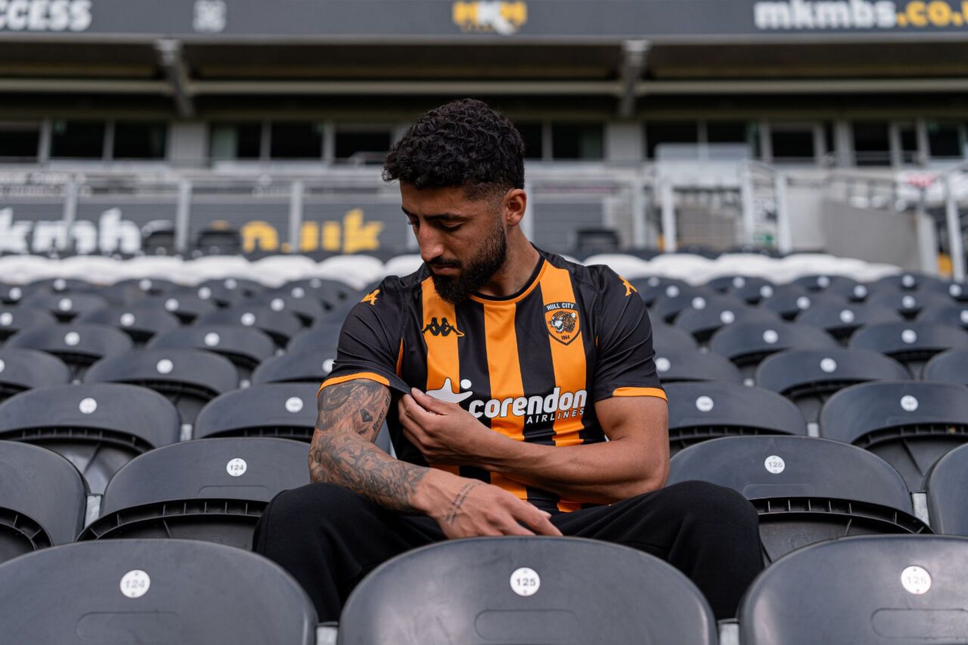 赫尔城发布2023-24赛季主场球衣 #足球#0202#小红书竞技场#02