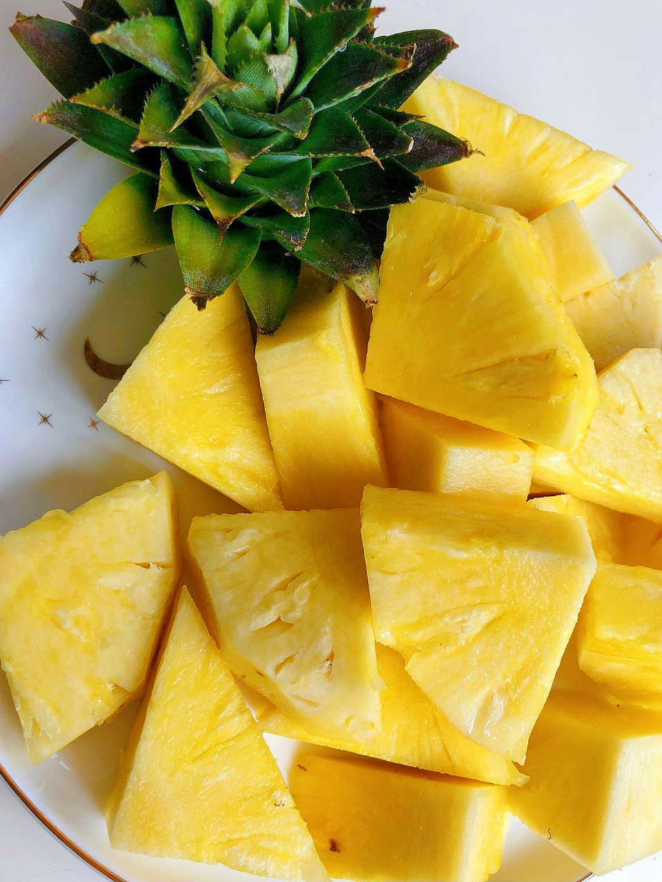 能!试切了一个青皮的凤梨, 切开果肉也是金黄的!口感好好!