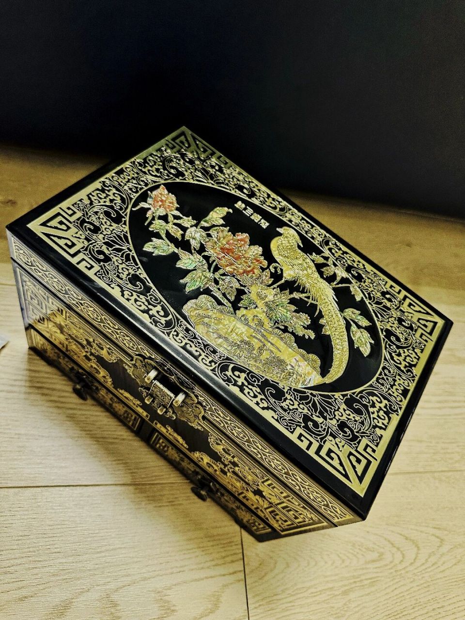 在平遥古城入手了一只绝美的首饰盒,我可真是太爱了.