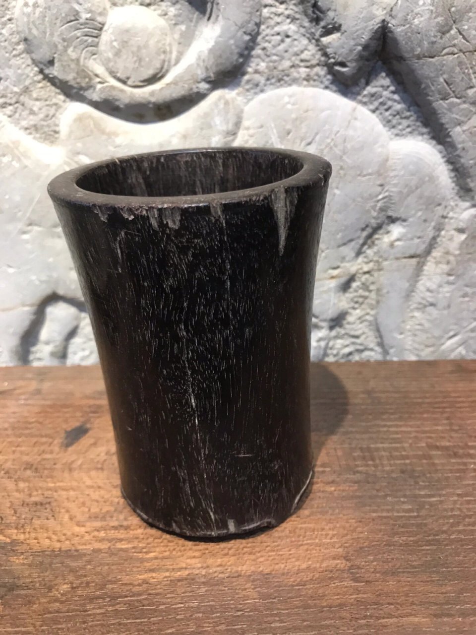 明代紫檀小笔筒 明代紫檀盈握小笔筒,源头无修,原始皮壳,格局高雅