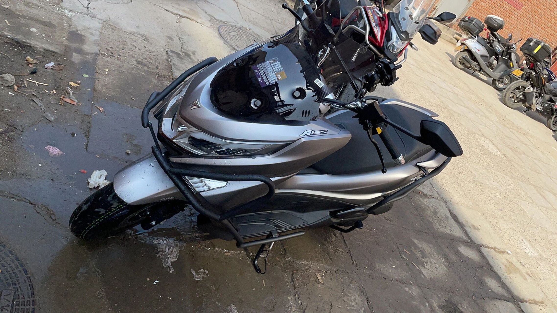 uhr150 豪爵 北京 踏板 北京出uhr150,23款星际灰,3月买的,平时不咋用