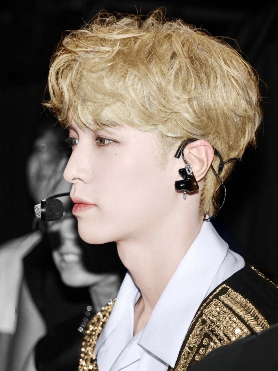 张艺兴,更强的激光小猫,爱豆就是要染发77美瞳,第一次直观的感受到