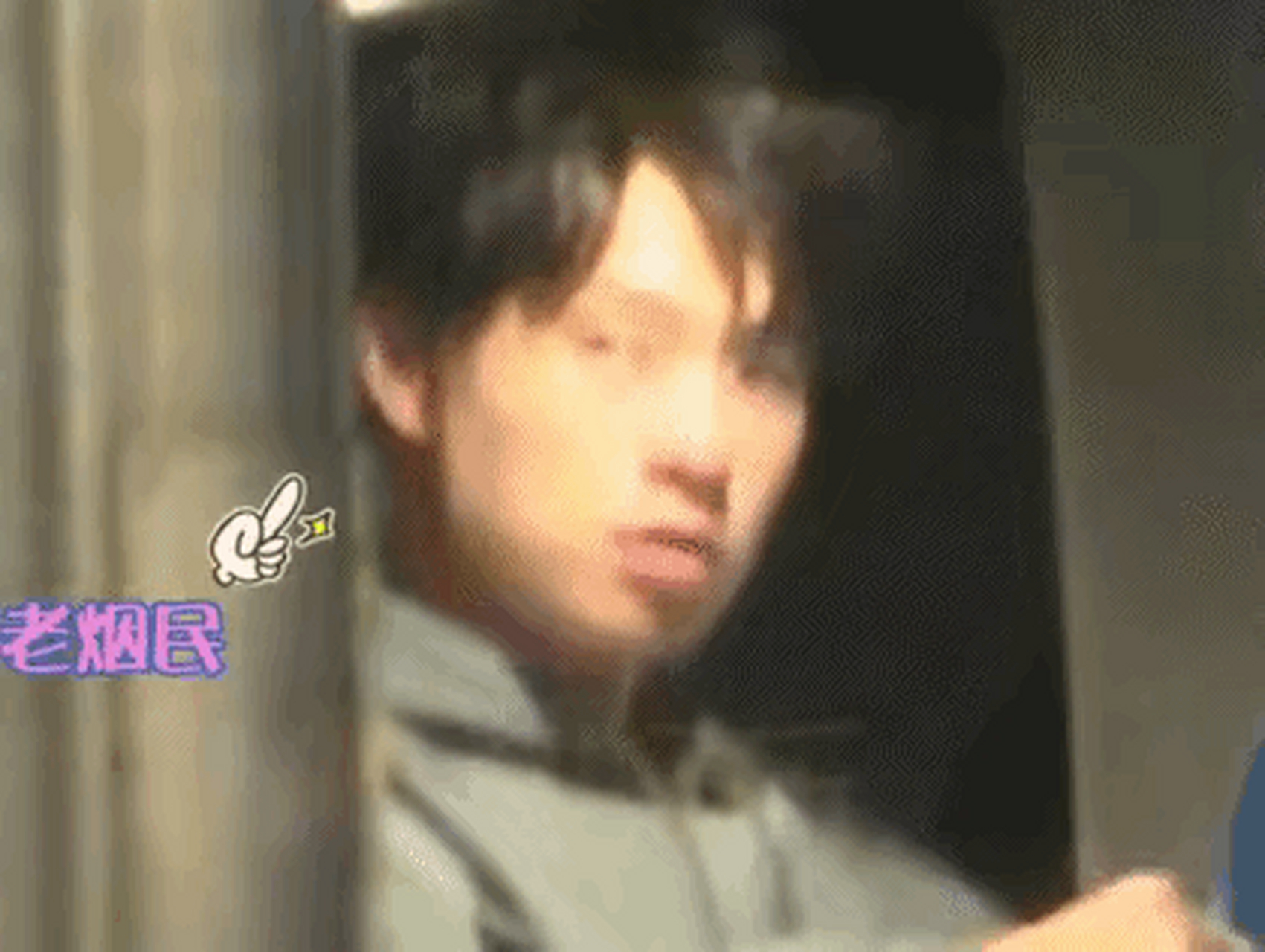 魏大勋抽烟姿势好帅气,这恐怕是少数男明星抽烟却不会被骂了的吧