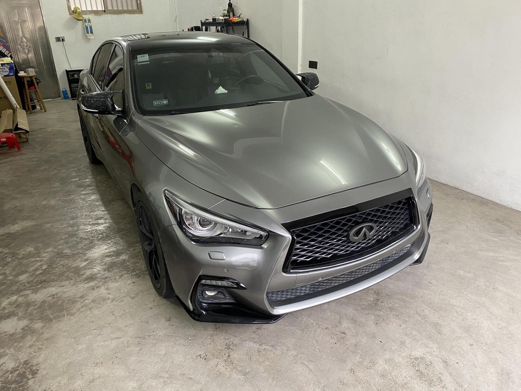 英菲尼迪q50l贴液态金属银,车顶黑化,tpu深黑尾灯膜,后视镜贴锻碳纤维