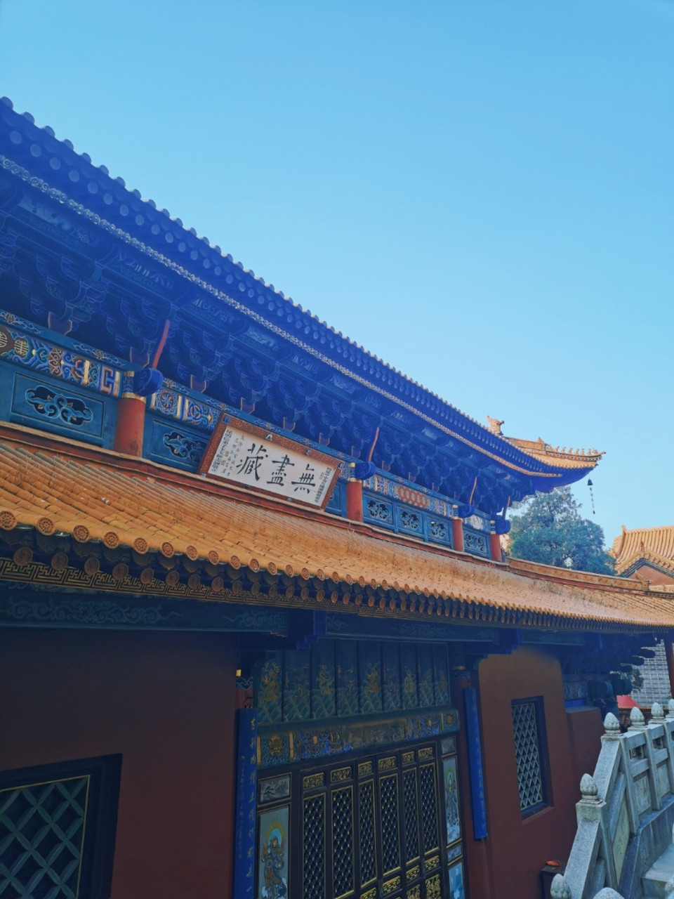 圆通寺,位于昆明市区内的圆通街,是昆明最古老的佛教寺院之一,已有