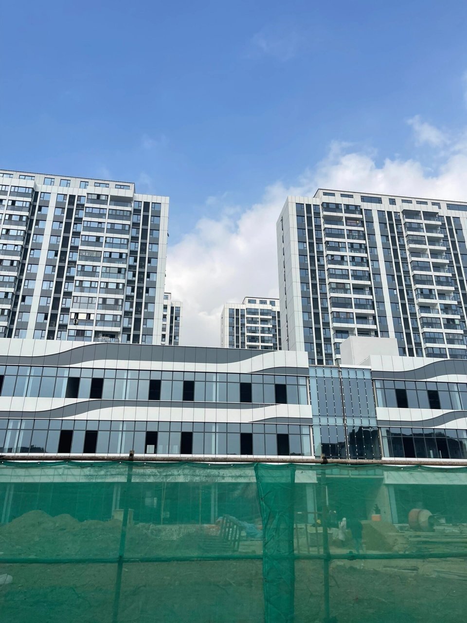 松江老城新小区《松岳名都》邻近9号线体育中 9315楼  125平  686万