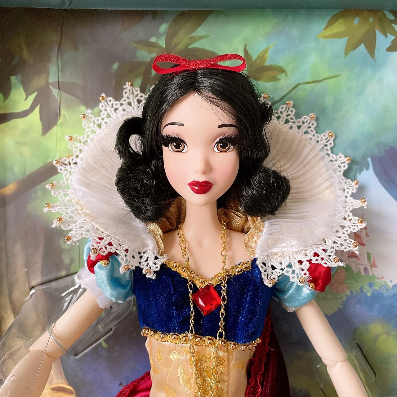 买了迪士尼初代限量版娃娃·白雪公主 她好美! 360度的美!