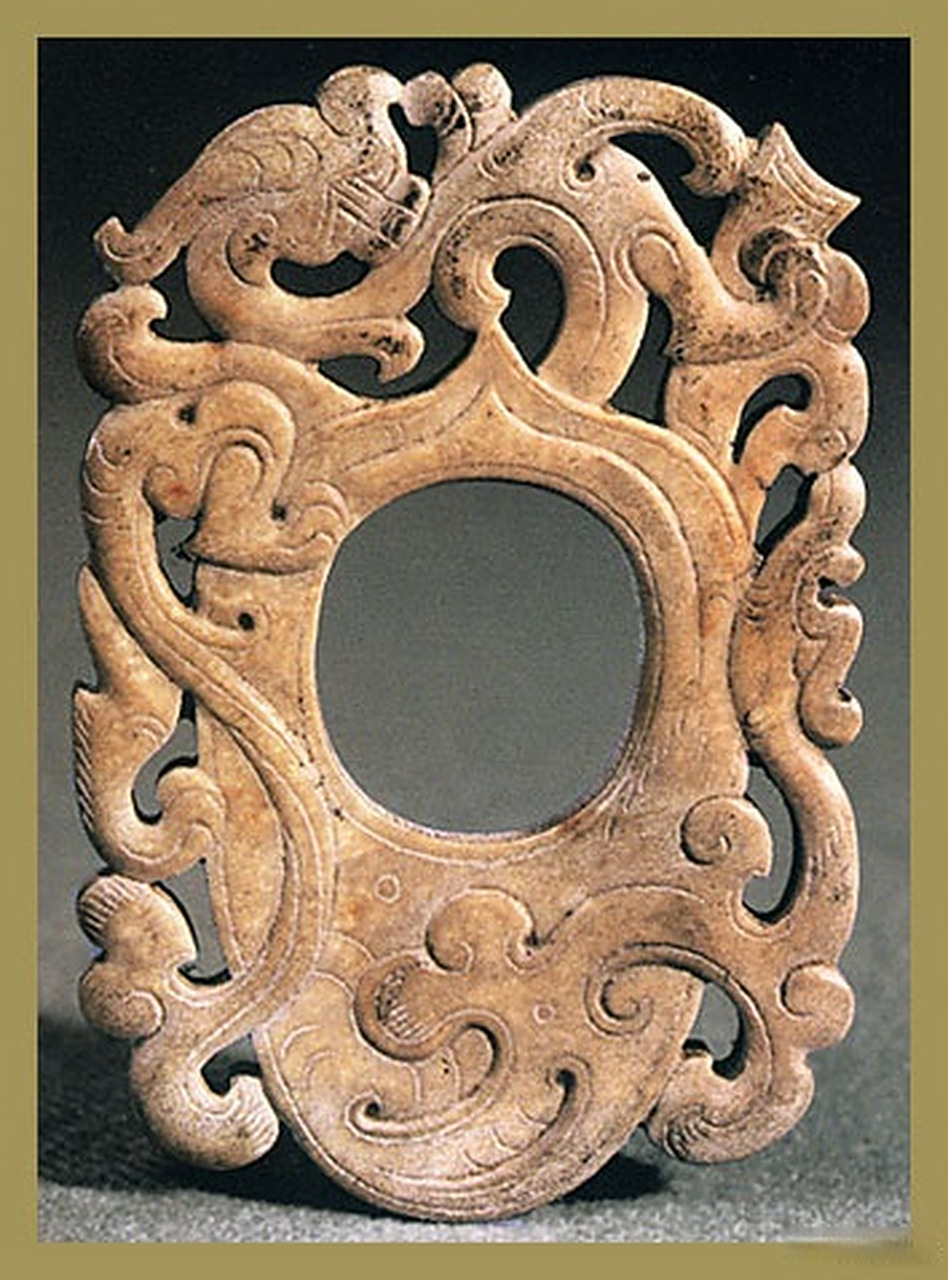 博物馆的鸡心佩,现在外面连仿的好点的都看不到,因为太难了!