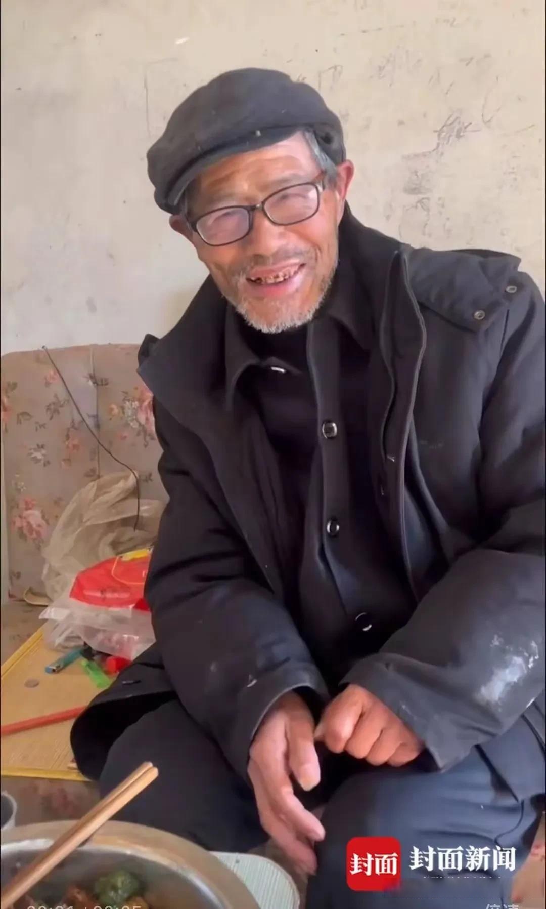 这名梵高老大爷,画的都是普通的芍药,梅花,桃花很是普通,假如是乱涂鸦