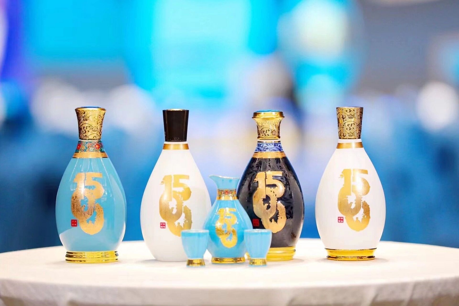 汾酒1500 传承千年 匠心酿造 系出名门 延续传奇 传奇清香 汾酒1500