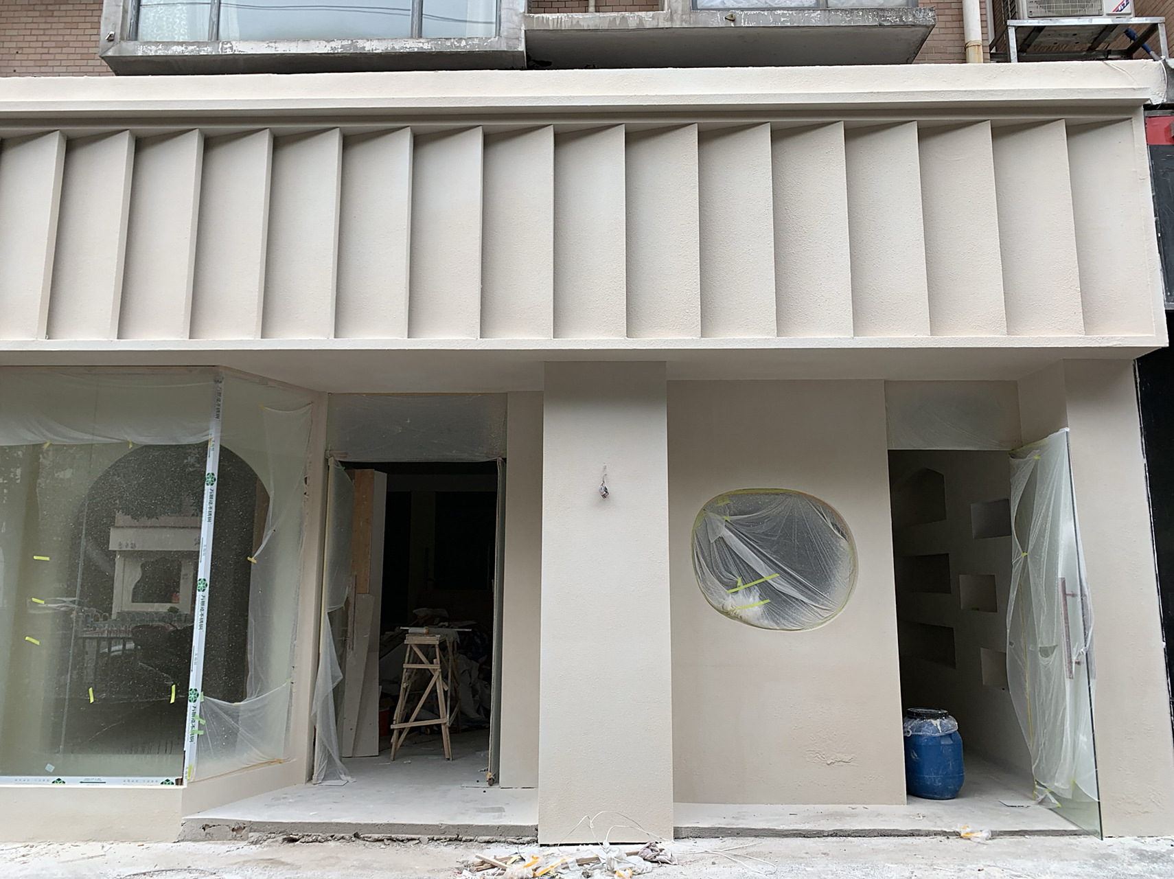 这样的真石漆效果我真是醉了 昨天刚做完的真石漆门头,晚上完工的没法