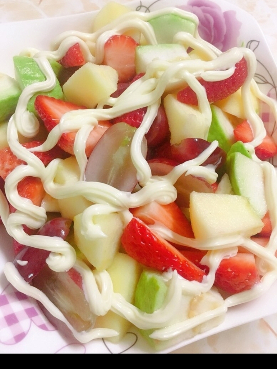 水果沙拉做法 92 1 准备所需材料: 苹果1个,圣女果5颗,猕猴桃1个