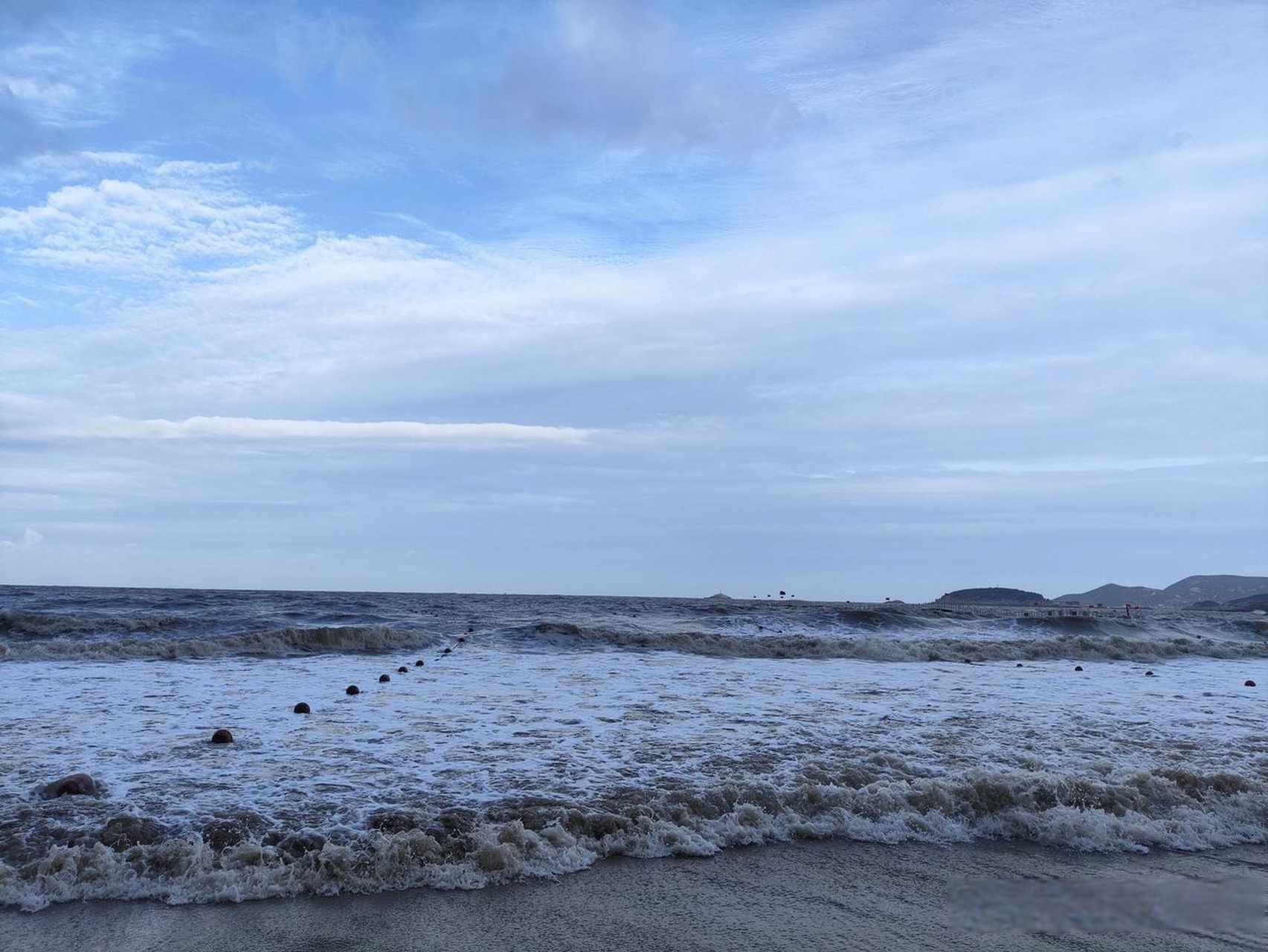 小长假就要这样玩 台州洞下沙滩位于松门镇洞下村的元宝山麓,是一个