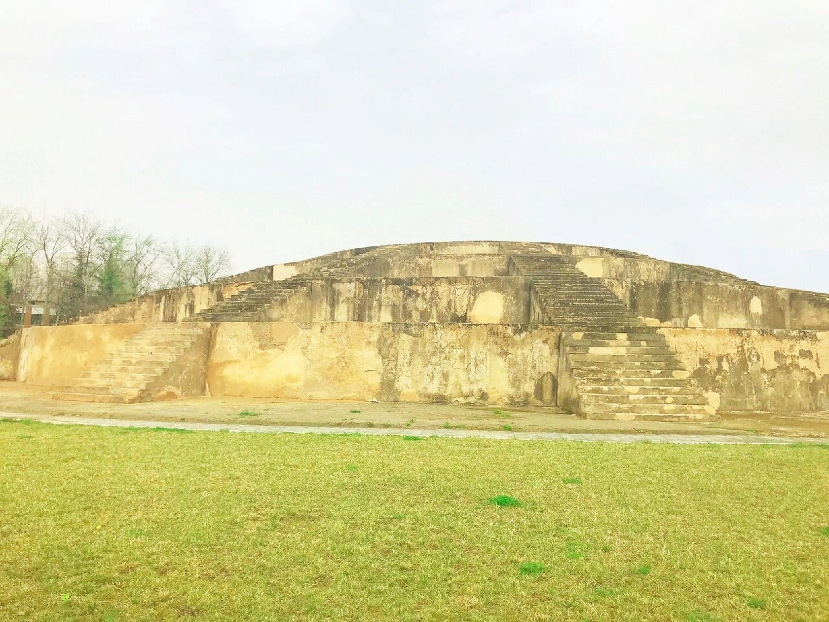 西安城南隋唐长安天坛圜丘遗址公园 西安天坛始建于隋文帝开皇十年