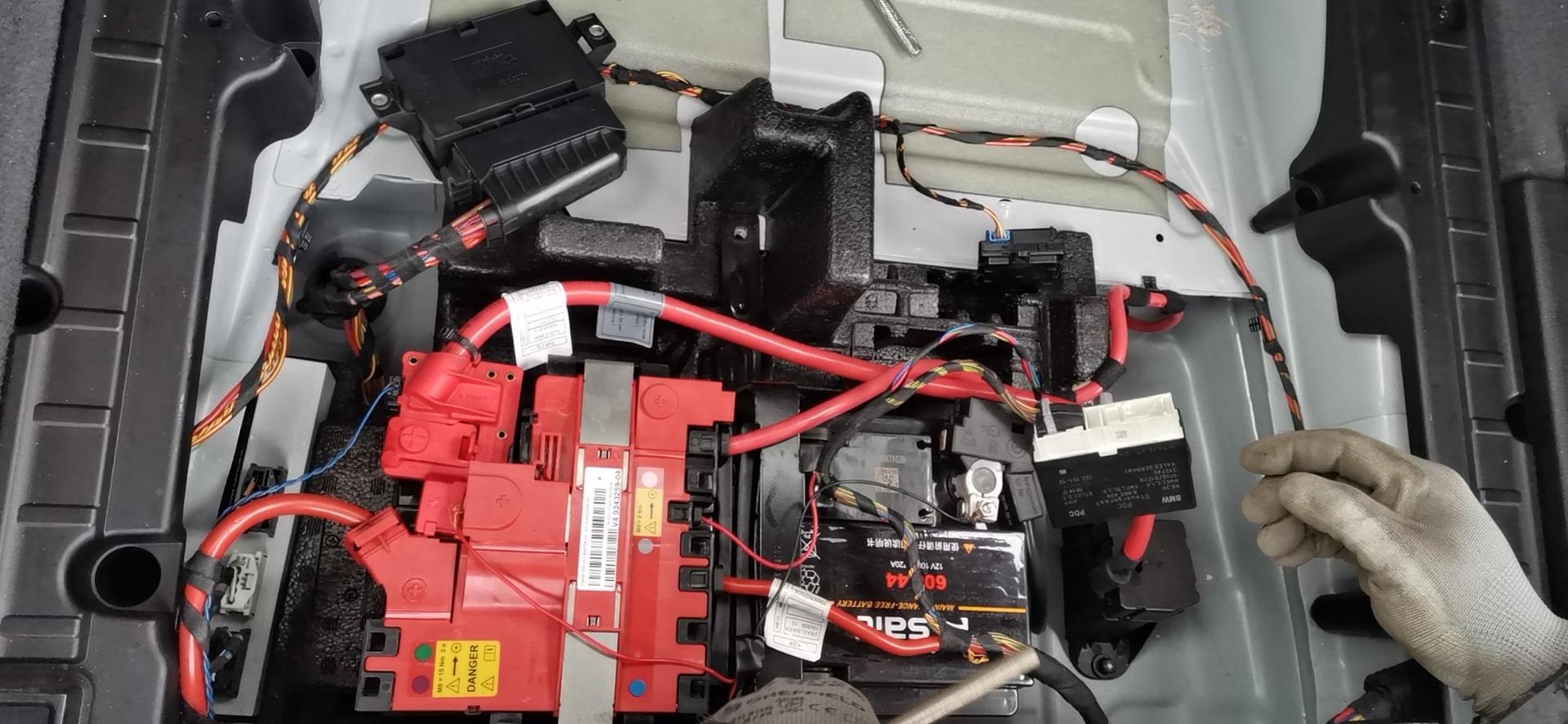 宝马x4更换统一agm启停专用电瓶,更换德国曼格纳0-30全合成机油,送