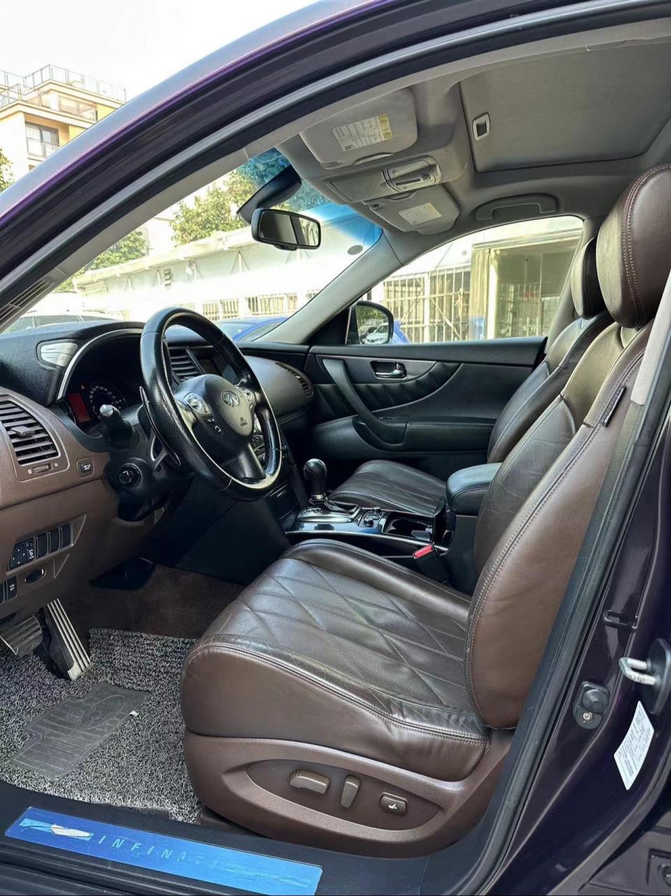 10年12月英菲尼迪fx35超越版,顶配电动记忆座椅,天窗,bose音响,吸顶