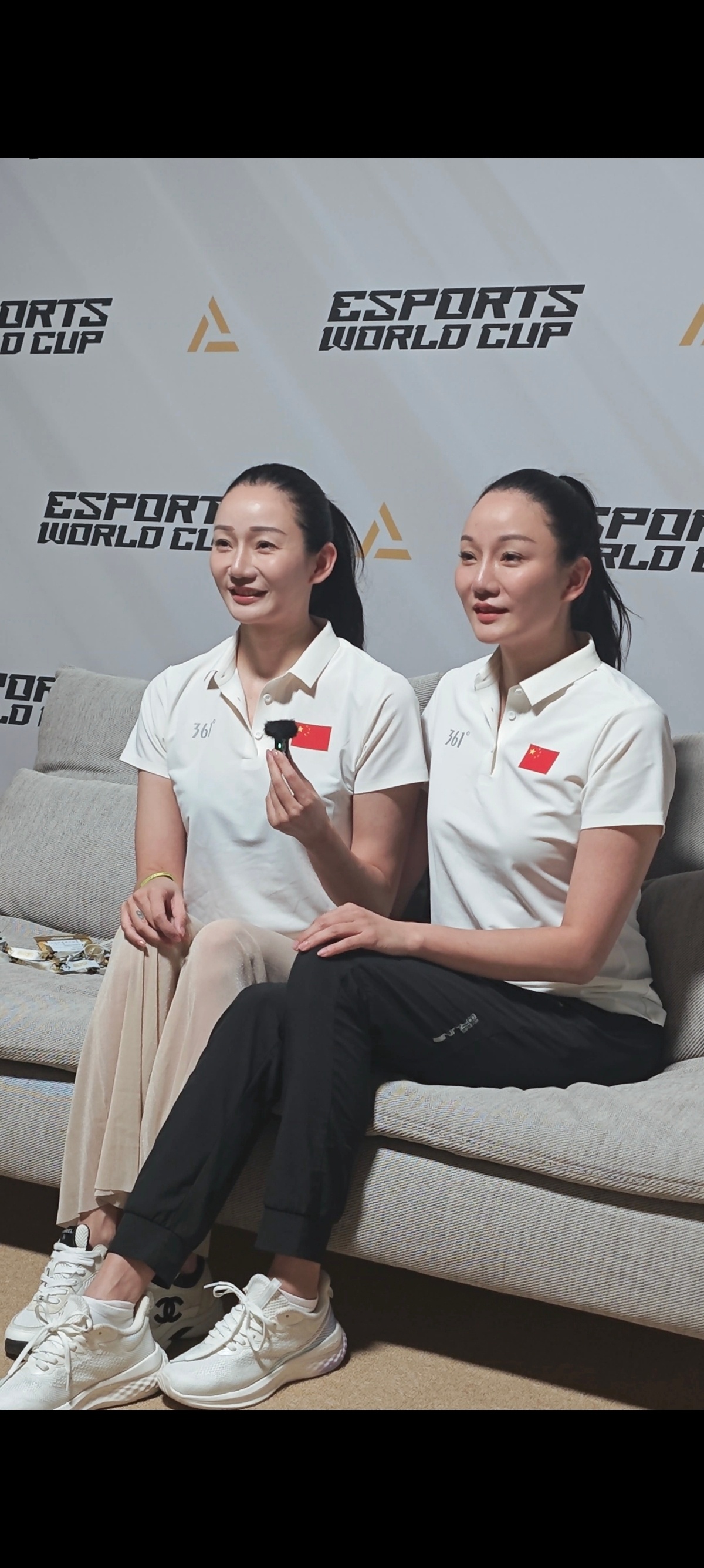 中国第一枚花游国际赛事金牌得主蒋文文与蒋婷婷,来