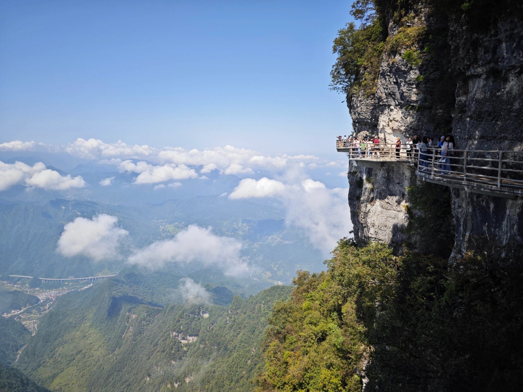 西安到汉中龙头山两日游 旅游攻略 提前订好往返汉中的高铁票,9月2日