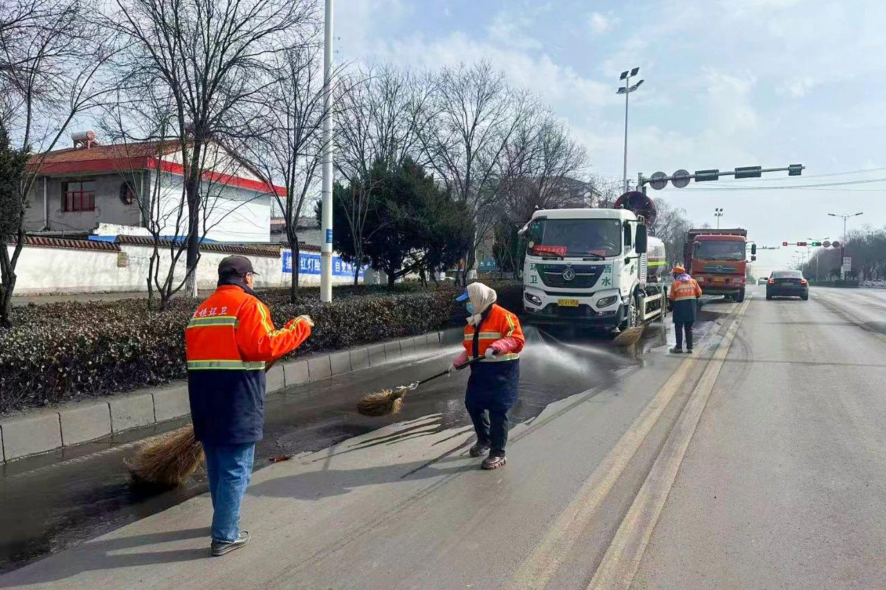 挂桶式垃圾车：城市环境卫生的重要保障